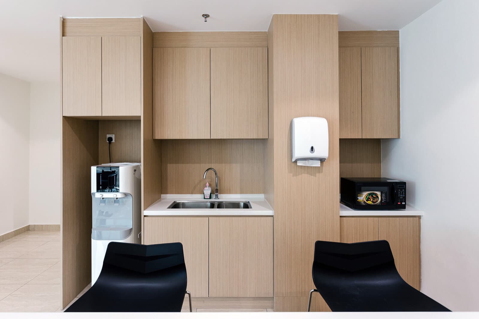CCM Pharmaceuticals UPHA: Office & Loose Furniture Works, photograph 4